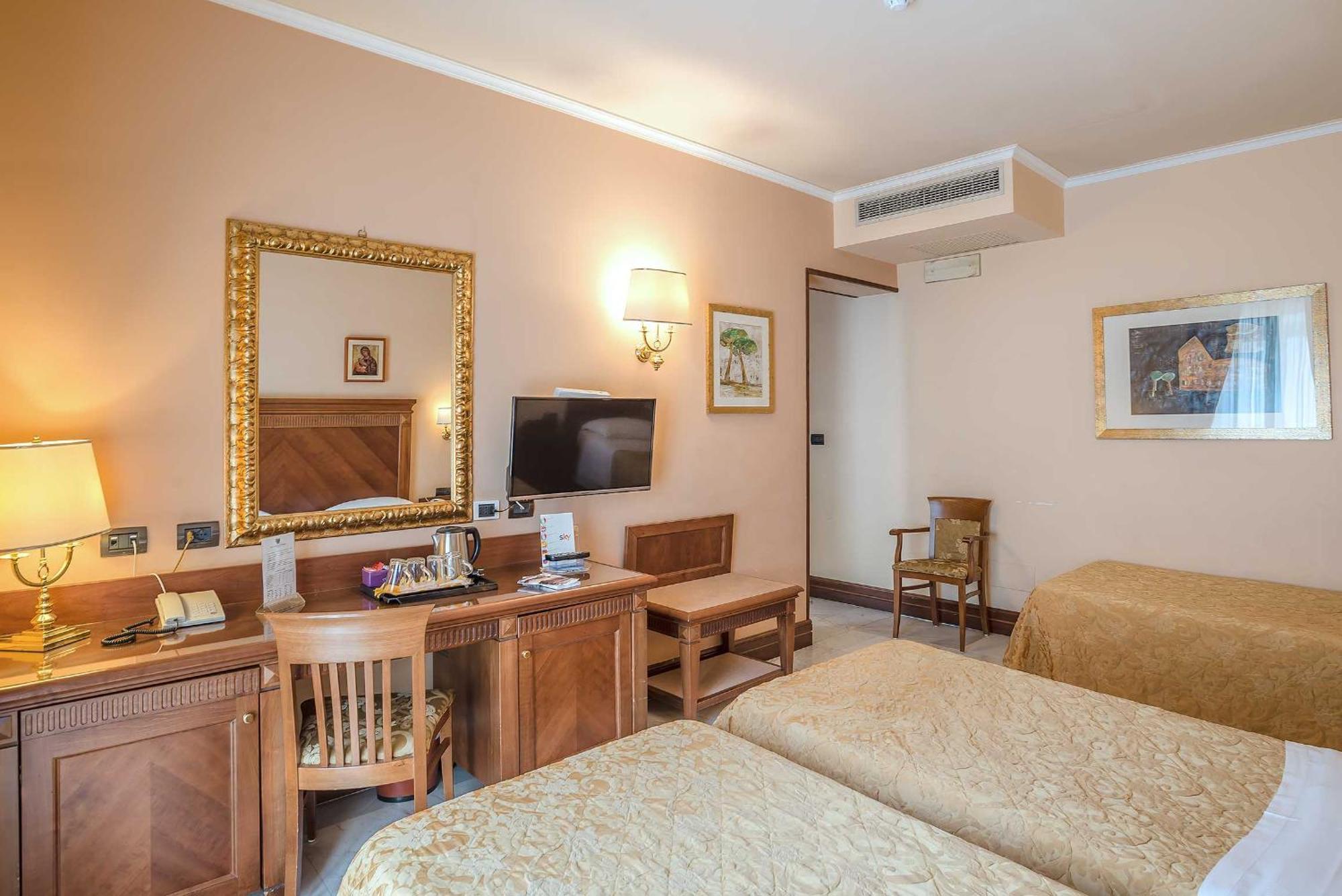 Triple Room,682346328:JPEG